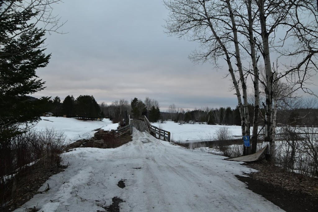 Four Seasons Algonquin Cabins | 14 Major Lake Rd, Madawaska, ON K0J 2C0, Canada | Phone: (705) 809-1392