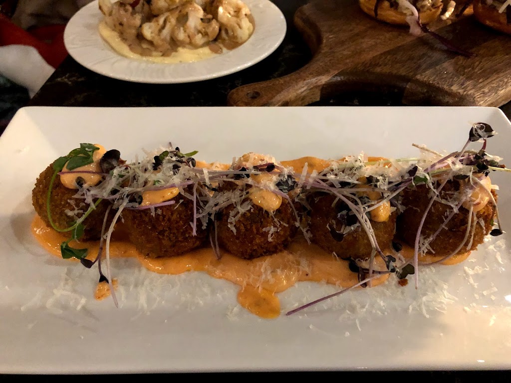 Headquarters Restaurant | 176 Mahogany Centre, Calgary, AB T3M 0T2, Canada | Phone: (403) 313-1051