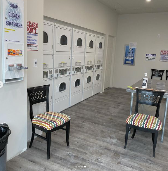 SCRUBZZ COIN LAUNDROMAT NEWMARKET | laundry | 25 Alexander Rd, Newmarket, ON L3Y 3J2, Canada | 4168064241 OR +1 416-806-4241