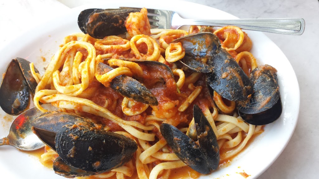Mamma Martino’s Restaurant | 624 The Queensway, Etobicoke, ON M8Y 1K3, Canada | Phone: (416) 251-3337