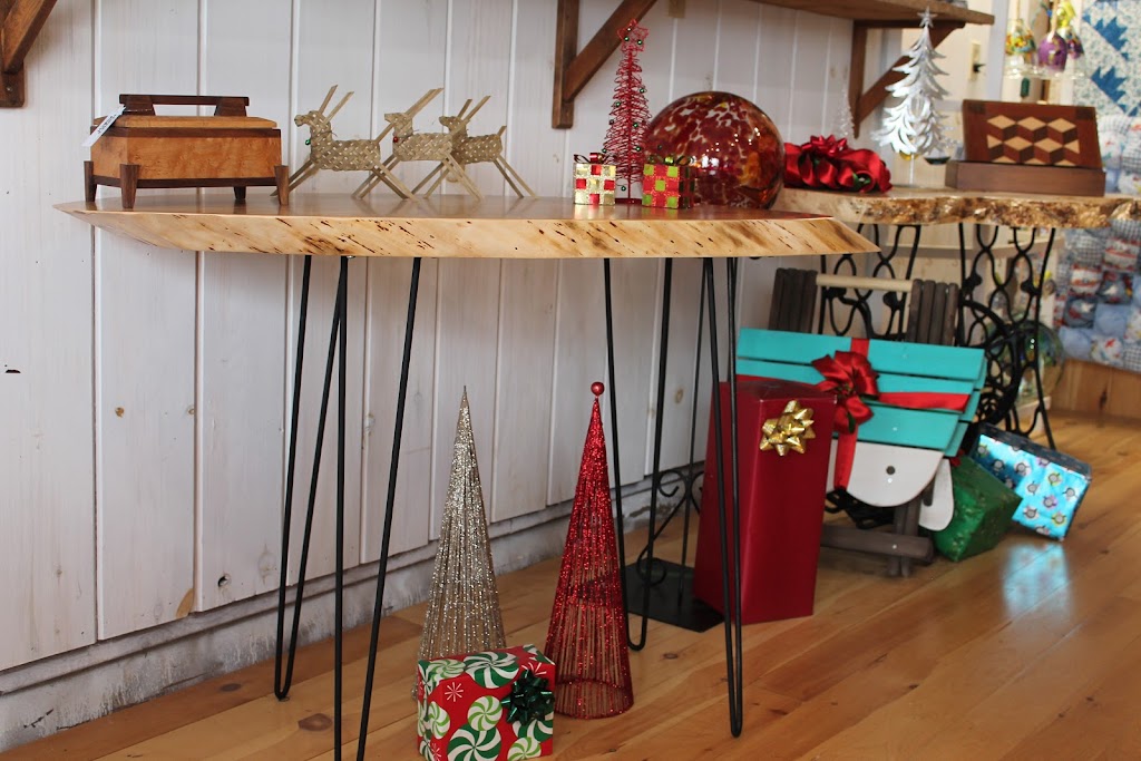 Poppies Porch | 12324 Vicstory st east RT6, Kensington, PE C0B 1M0, Canada | Phone: (902) 786-4007
