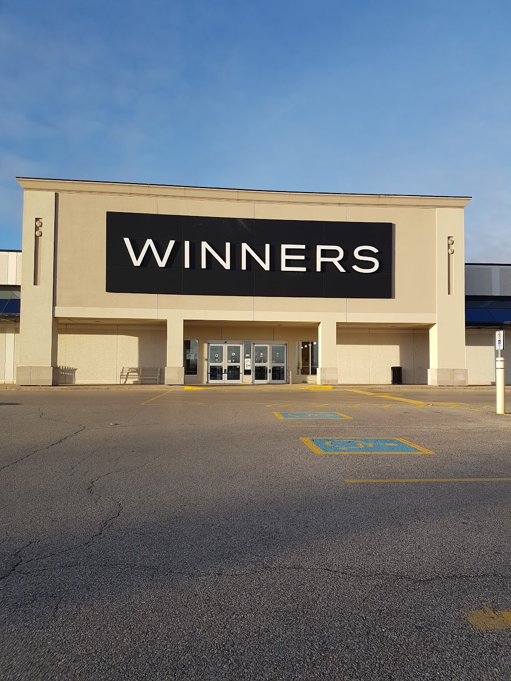 Winners | 30 N Village Way, Barrie, ON L4N 6P3, Canada | Phone: (705) 725-8552