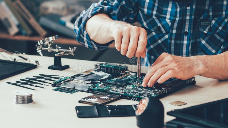 Clarington Computer Repairs and Solutions | 6 Cutler Dr, Newcastle, ON L1B 1M4, Canada | Phone: (833) 962-0200