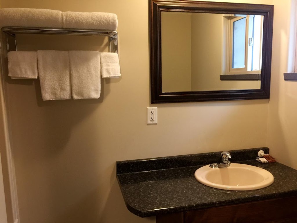 The Hitching Post Motel | 2054 Sea-to-Sky Hwy, Mount Currie, BC V0N 2K0, Canada | Phone: (604) 894-6276