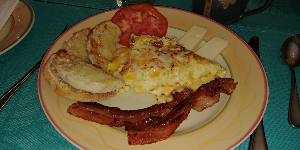 Down Home Bed & Breakfast | County, Haliburton, 142 Maple Ave, Haliburton, ON K0M 1S0, Canada | Phone: (705) 457-4031