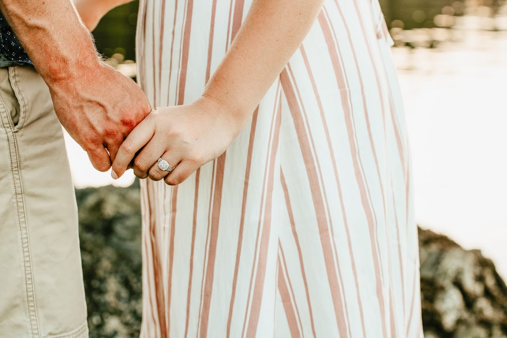 Elizabeth Moro Photography | 11 Wellington Rd, Lake Cowichan, BC V0R 2G0, Canada | Phone: (647) 527-5494