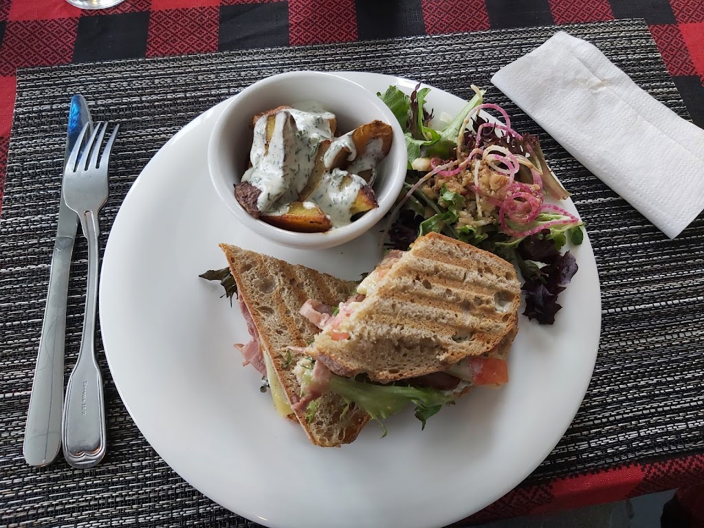 Une Faim de Loup comptoir local | 50 Bd St Laurent E, Louiseville, QC J5V 1J4, Canada | Phone: (819) 721-3225