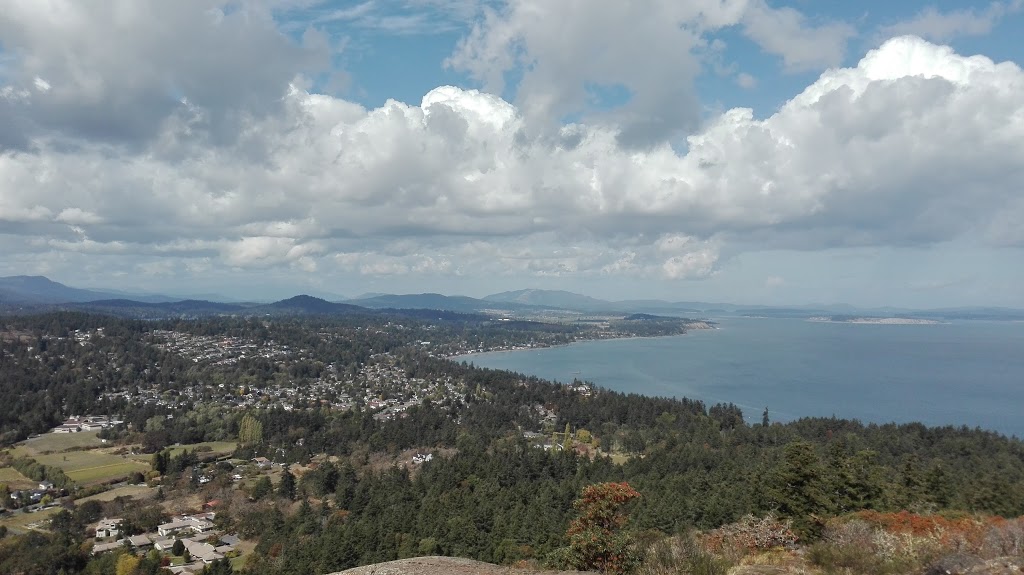Mount Douglas Secondary | 3970 Gordon Head Rd, Victoria, BC V8N 3X3, Canada | Phone: (250) 477-6977