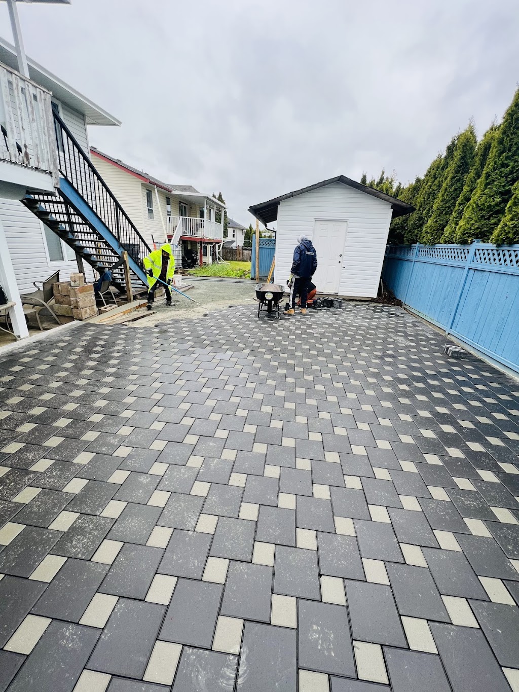 Rapid Fencing and L&scape Ltd. | 3506 Summit Dr, Abbotsford, BC V2T 6S4, Canada | Phone: (604) 615-7664