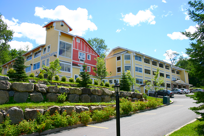 Hotel & Suites Les Laurentides | 190 Avenue de la Gare, Saint-Sauveur, QC J0R 1R3, Canada | Phone: (450) 227-4628