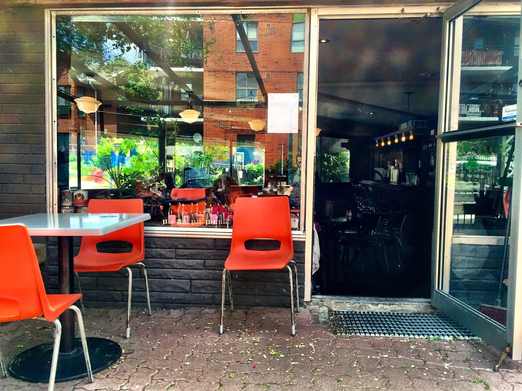 Old York Bar Grill | 167 Niagara St, Toronto, ON M5V 1C9, Canada | Phone: (416) 703-9675