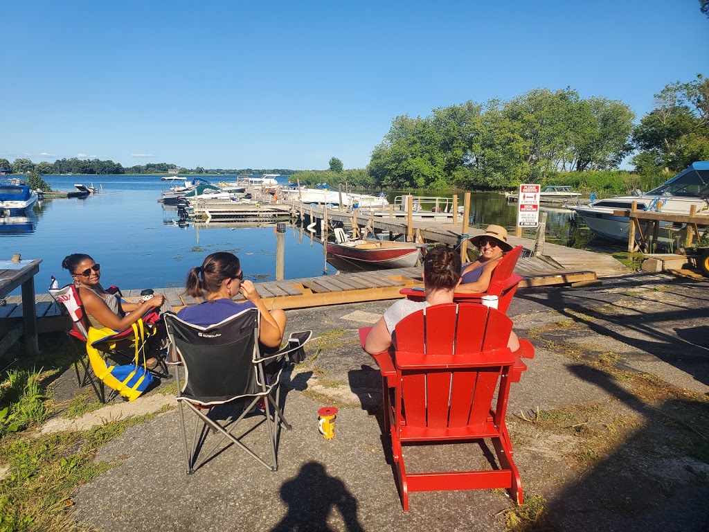 Stoneburg Cove Cottages | 59 Carter Rd, Carrying Place, ON K0K 1L0, Canada | Phone: (613) 475-0765
