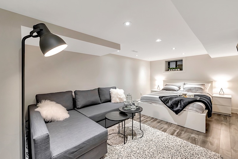 Luxury on Lauder | 386 Lauder Ave Unit B, York, ON M6E 3H8, Canada | Phone: (416) 670-3352