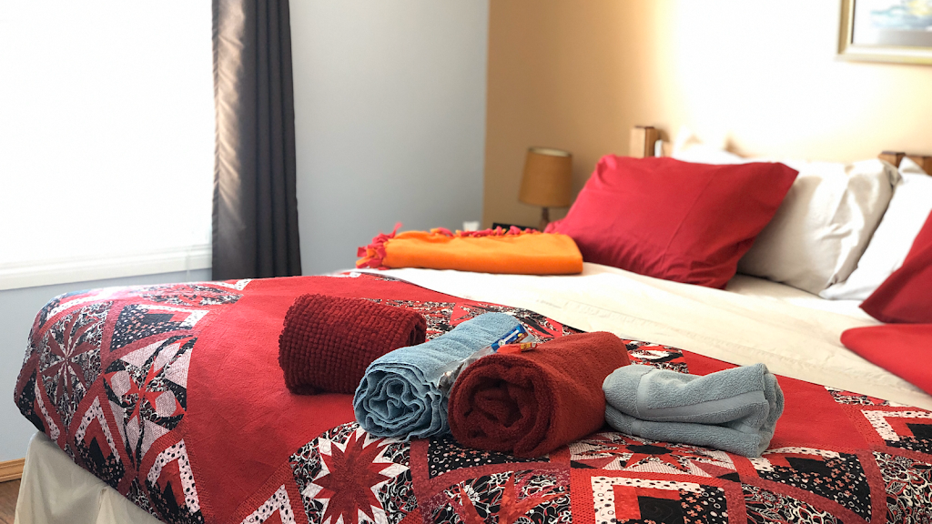 Glacier Park Bed and Breakfast, Saskatoon | 46 Harvard Crescent, Saskatoon, SK S7H 3R1, Canada | Phone: (306) 381-0912