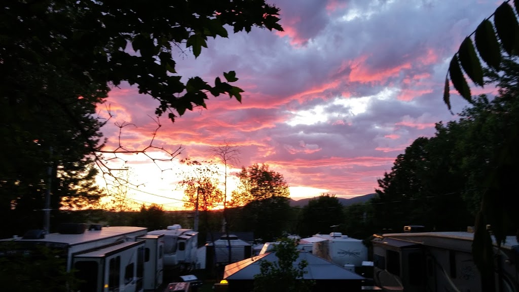 Camping Au Pied Du Mont | 3225 Rang du Cordon, Saint-Jean-Baptiste, QC J0L 2B0, Canada | Phone: (450) 467-6318