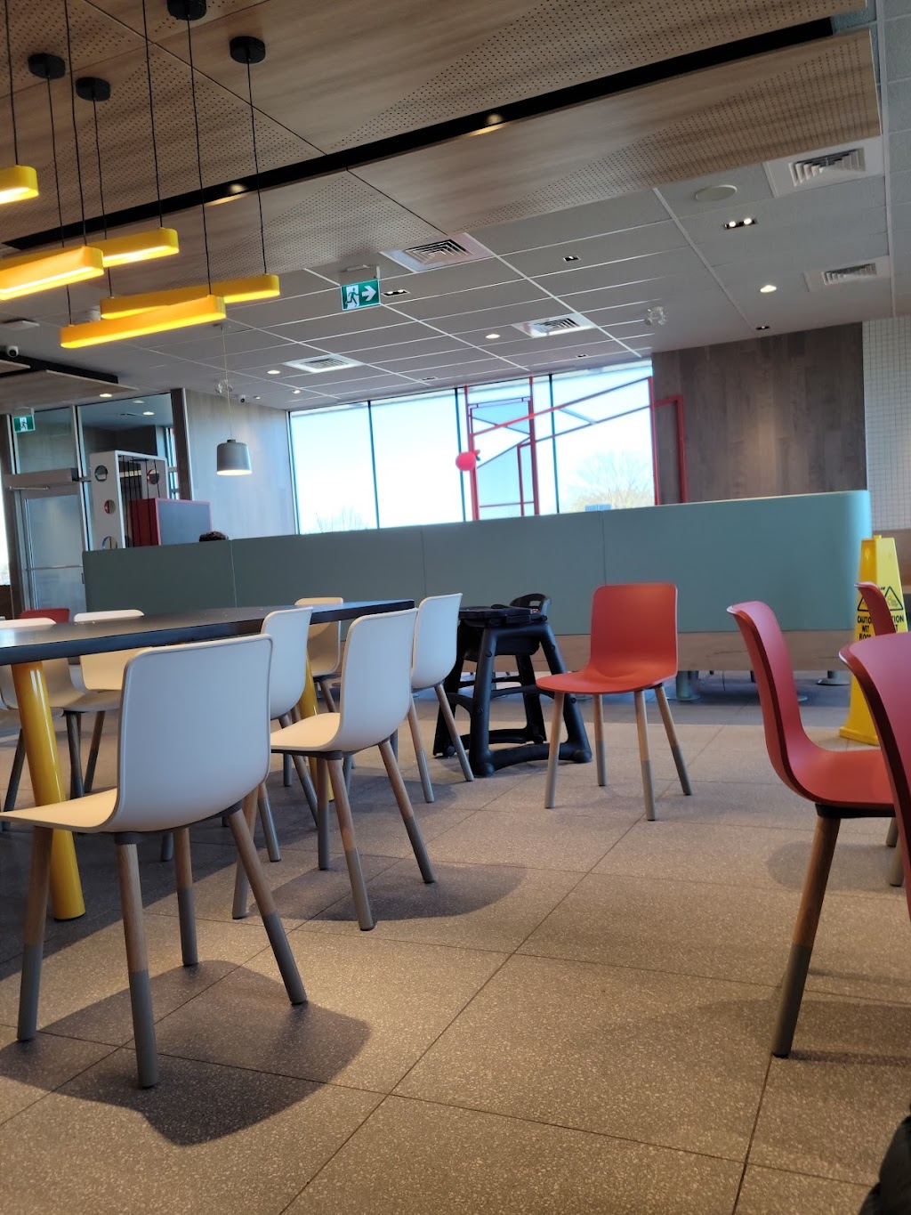 McDonalds | 10 Tatton Ct, King City, ON L7B 1K5, Canada | Phone: (905) 833-8322