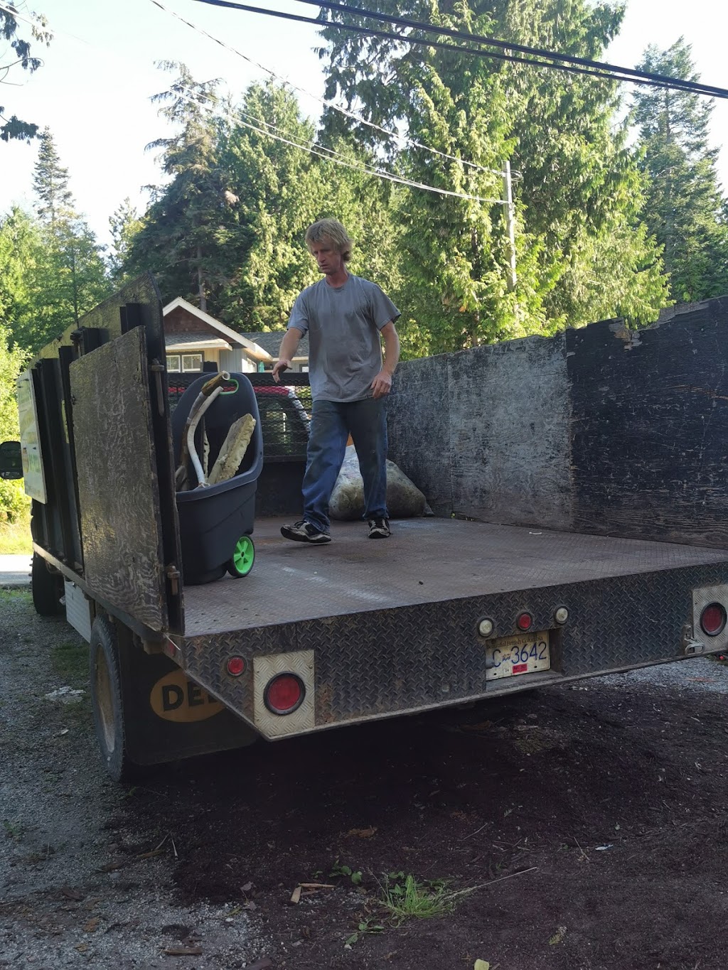Whistlers Rubbish Removal | 5610 Mason Rd, Sechelt, BC V0N 3A8, Canada | Phone: (604) 885-9236