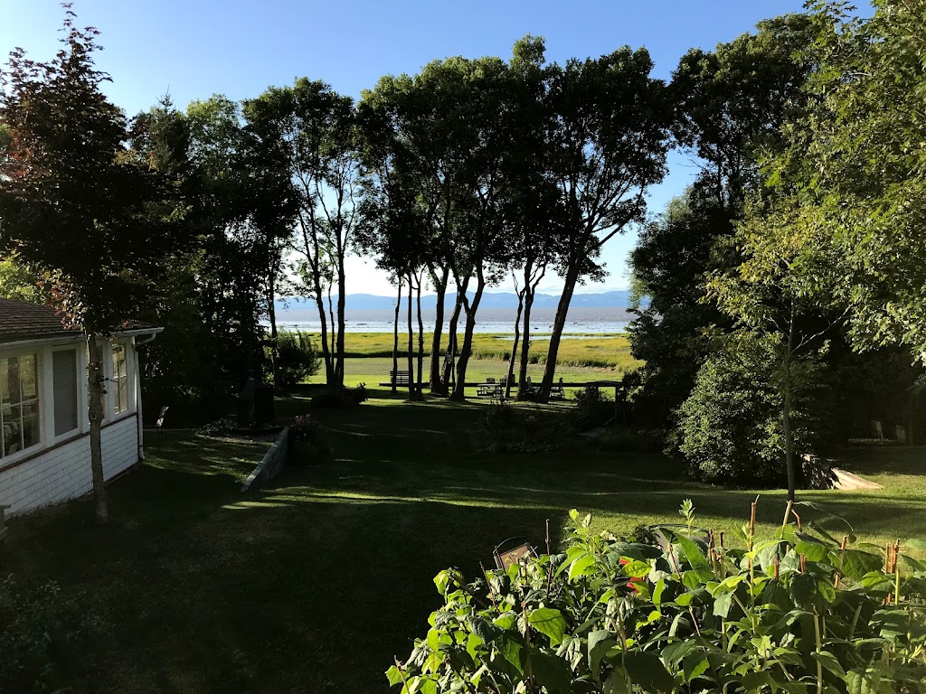 Au Soir qui Penche | 800 Route de la Seigneurie, Saint-Roch-des-Aulnaies, QC G0R 4E0, Canada | Phone: (418) 354-7744