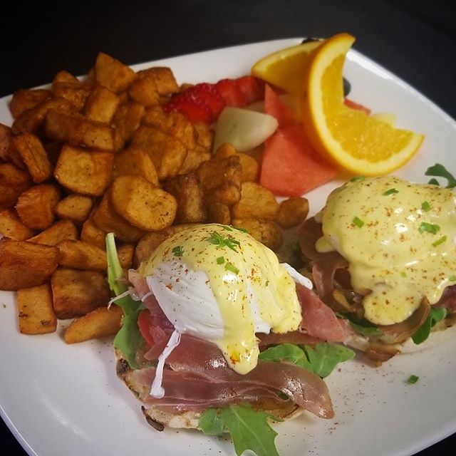 Vics on Wellington & Bentleys Lounge | 1150 Wellington Rd, London, ON N6E 1M3, Canada | Phone: (519) 681-0600