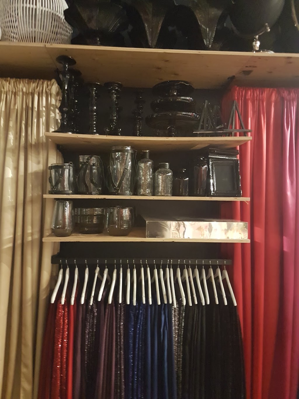 Joes Prop House | 8210 Chem. Devonshire, Mont-Royal, QC H4P 2P7, Canada | Phone: (514) 272-8461