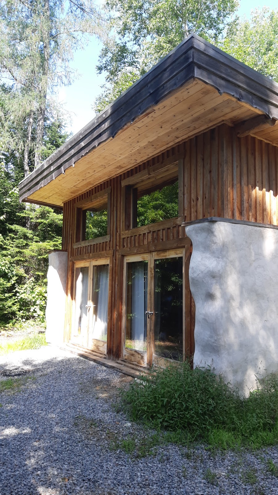 Strawbale | Harrington, QC J8G 2T3, Canada | Phone: (514) 291-6368