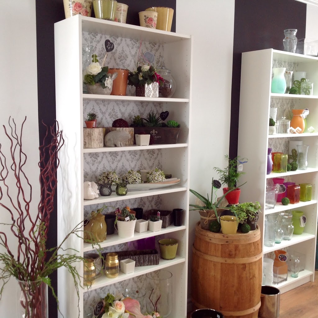 Fleuriste Beauharnois | 124 Rue Saint Laurent, Beauharnois, QC J6N 1V9, Canada | Phone: (450) 395-0876