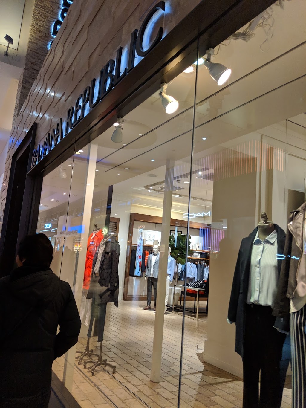 Banana Republic | 3401 Dufferin St Suite #26-27, North York, ON M6A 3A1, Canada | Phone: (416) 782-0814