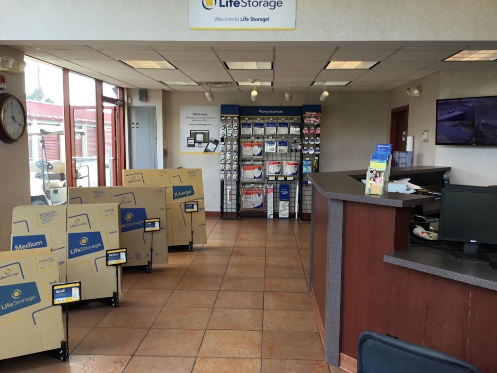 Life Storage | 2802 Transit Rd, West Seneca, NY 14224, USA | Phone: (716) 674-6055