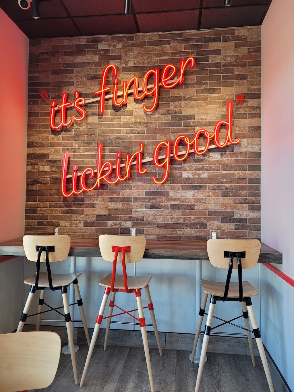 KFC | 2653 Scenic Dr N, Lethbridge, AB T1H 5L9, Canada | Phone: (825) 609-5852