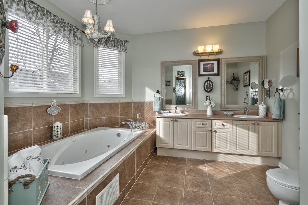 Caroline Fagan - Royal Lepage Real Estate Services | 2259 Stanfield Rd, Mississauga, ON L4Y 1R6, Canada | Phone: (416) 459-8221