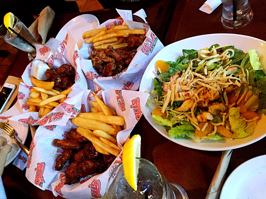 St. Louis Bar & Grill | 808 York Mills Rd Unit A-24, North York, ON M3B 1X8, Canada | Phone: (416) 441-0342