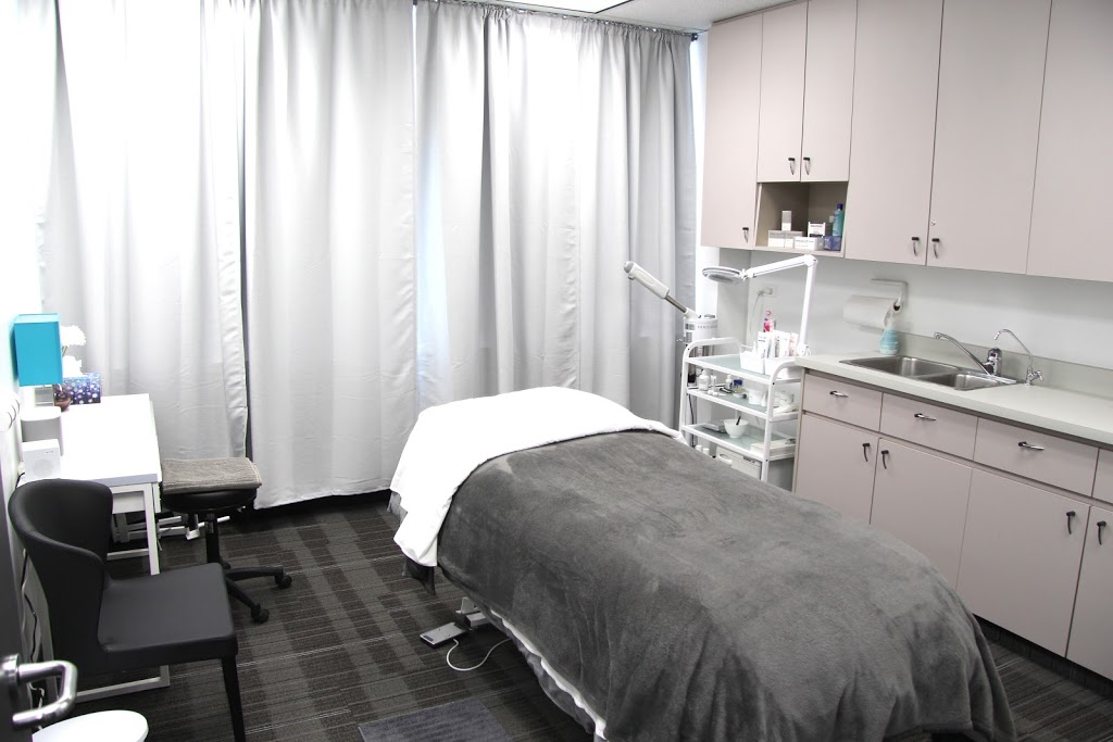 Ace Sports Clinic | 1 St Clair Ave W #302, Toronto, ON M4V 1K6, Canada | Phone: (416) 792-4223