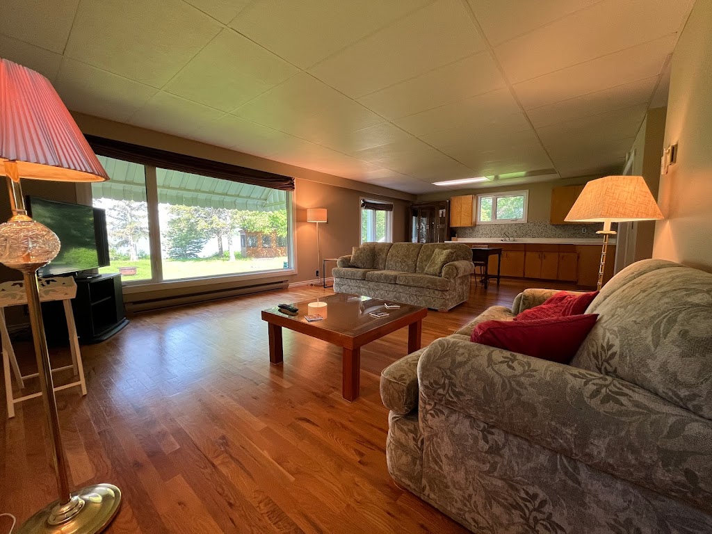 Shorecrest Cabin | Shorecrest Dr, Lac du Bonnet, MB R0E 1A0, Canada | Phone: (204) 510-5302