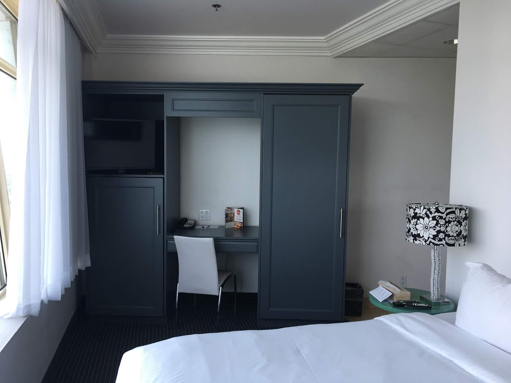 The Tower Hotel | 6732 Fallsview Blvd, Niagara Falls, ON L2G 3W6, Canada | Phone: (866) 325-5784