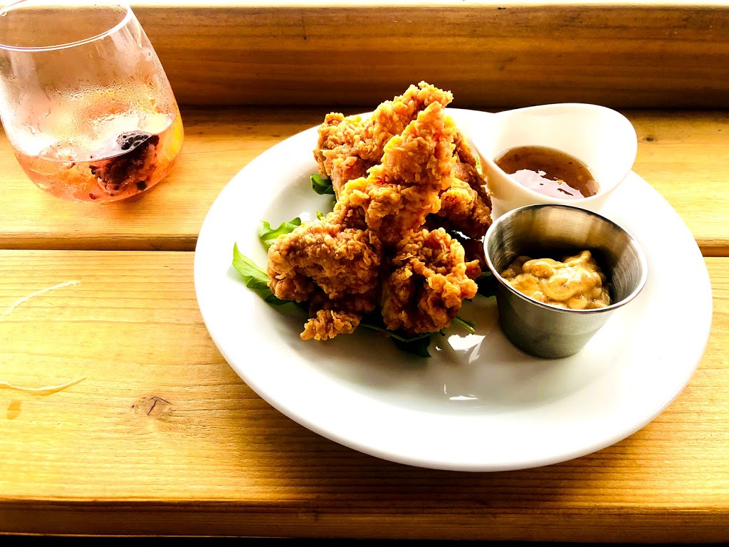 Le Sasquatch | 15065 Marine Dr, White Rock, BC V4B 1C5, Canada | Phone: (604) 385-6333