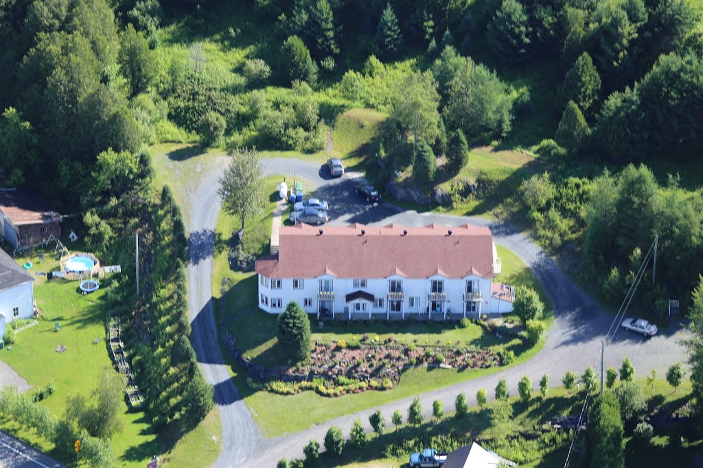 Chateau Marysia De Vassimeuble | 141 Avenue Centrale S, Stratford, QC G0Y 1P0, Canada | Phone: (418) 443-2929