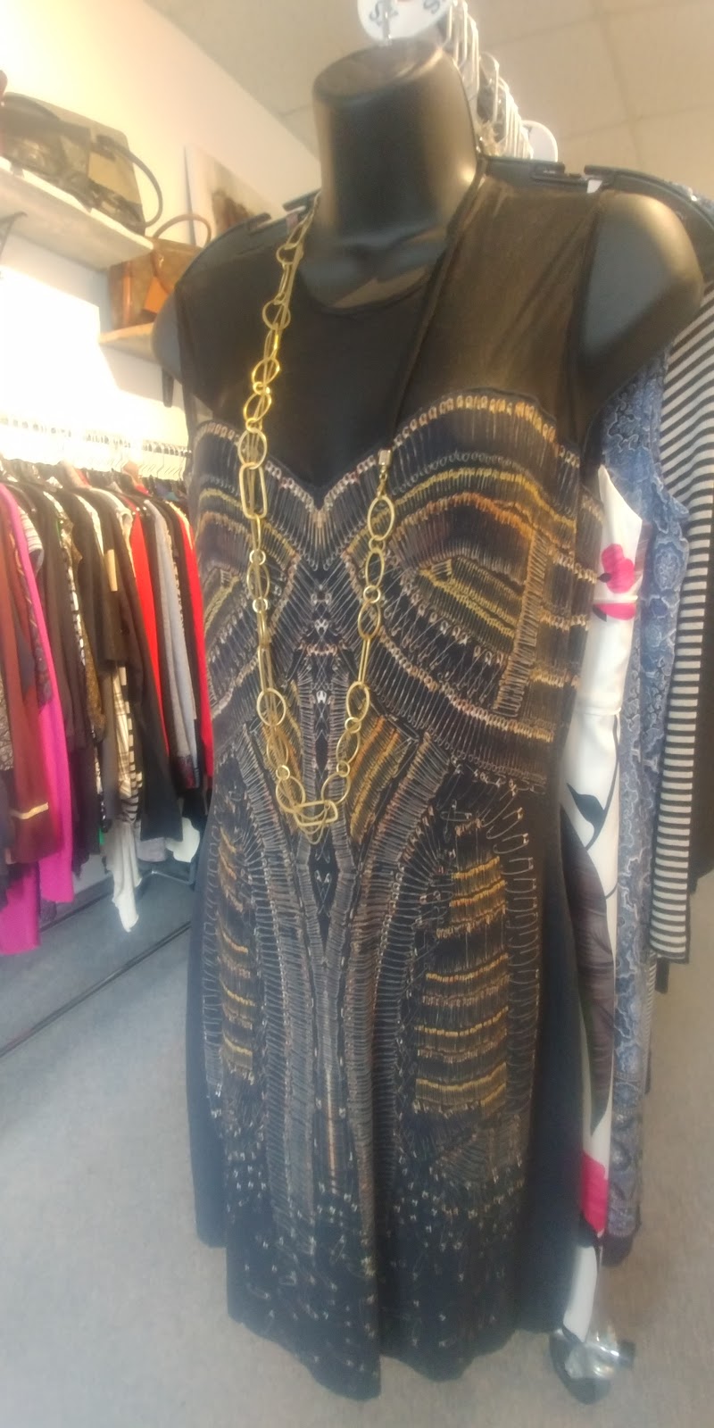 Lili Urbain Friperie De Luxe | 1332 Boulevard de Sainte-Adèle #120, Sainte-Adèle, QC J8B 2N5, Canada | Phone: (514) 830-9138
