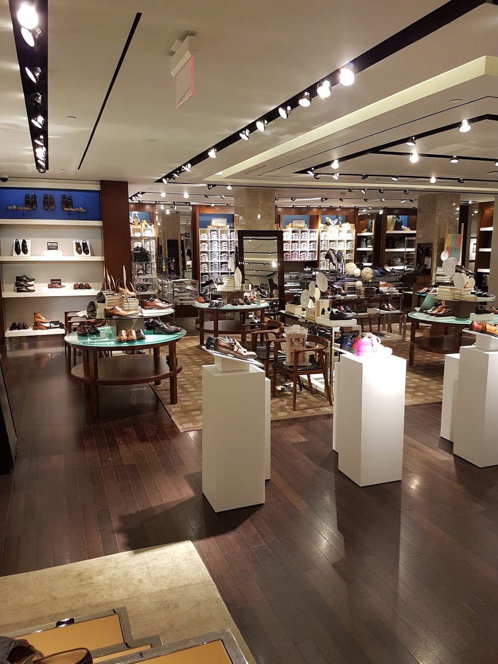 Harry Rosen Menswear | 82 Bloor St W, Toronto, ON M5S 1L9, Canada | Phone: (416) 972-0556