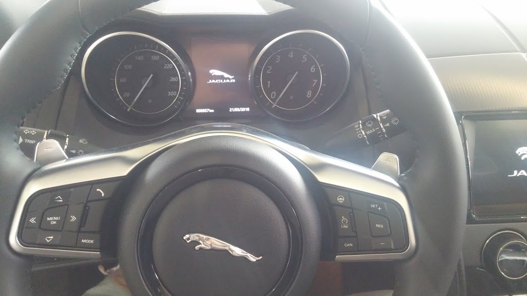 Coventry North Land Rover | 123 Auto Park Cir, Woodbridge, ON L4L 8R1, Canada | Phone: (877) 501-7333