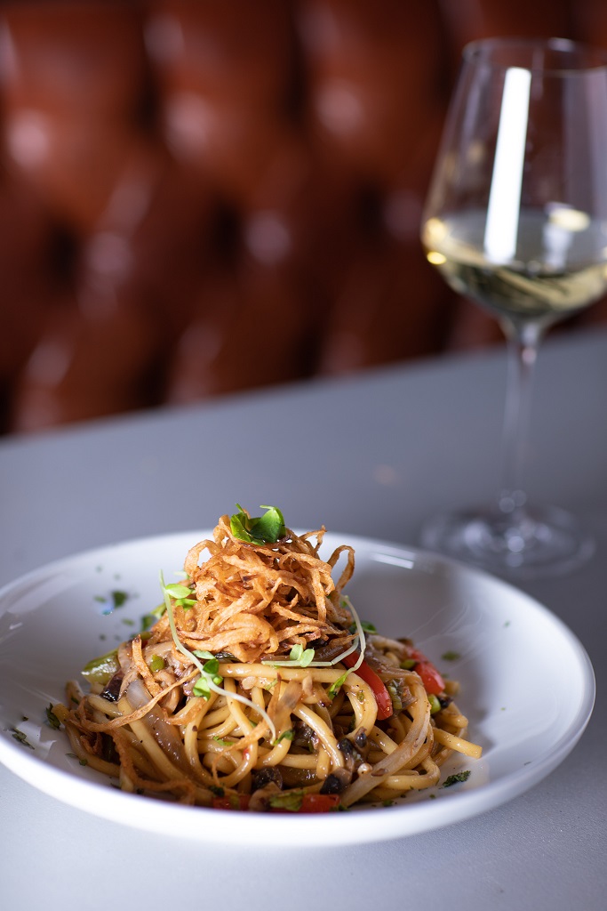 Rogue Kitchen & Bar | 35 Brunel Rd, Mississauga, ON L4Z 3E8, Canada | Phone: (647) 614-9989