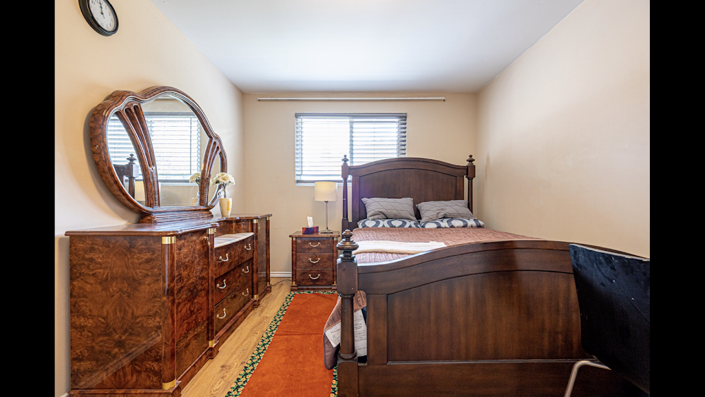 Quiet Stay at a greenery neighbourhood | 269 Cedar Ave, Richmond Hill, ON L4C 2B3, Canada | Phone: (647) 290-5694