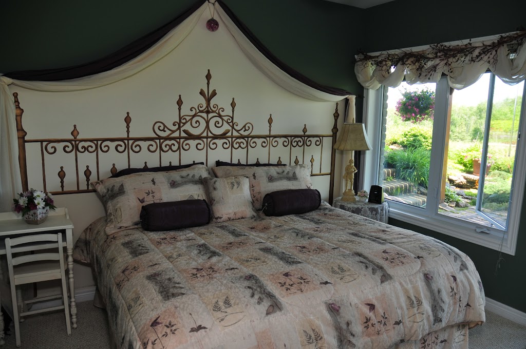 Golden Pathways Retreat and B&B | 3075 Wallace Point Rd, Peterborough, ON K9J 6Y3, Canada | Phone: (705) 745-4006