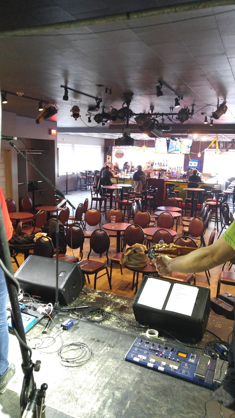 Le Cluster Bar Spectacle | 9320 Bd Guillaume-Couture, Lévis, QC G6V 9R2, Canada | Phone: (418) 833-8549