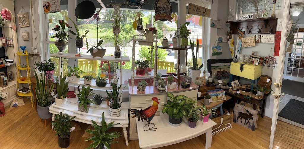 Charlynda Fleuriste | 73 Rue Principale N, Windsor, QC J1S 2C5, Canada | Phone: (819) 628-0458