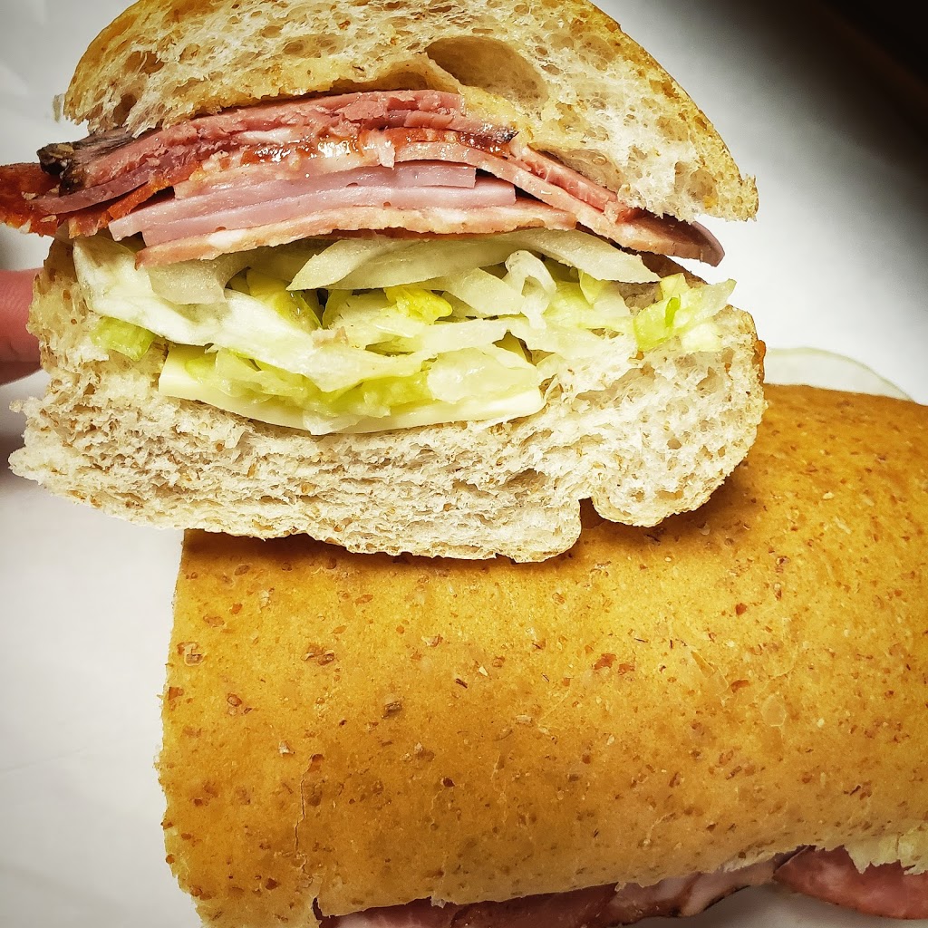 Super Submarine | 7116 McLeod Rd, Niagara Falls, ON L2G 3H2, Canada | Phone: (905) 354-7720