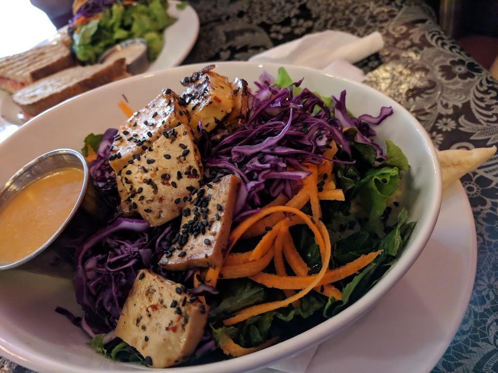 Kameleon Food and Drink | 654 Harper Rd #4, Quathiaski Cove, BC V0P 1N0, Canada | Phone: (250) 285-3282
