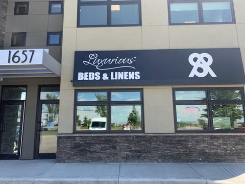 Luxurious Beds and Linens | 1460 The Queensway Suite 4108, Etobicoke, ON M8Z 1S4, Canada | Phone: (647) 408-8065