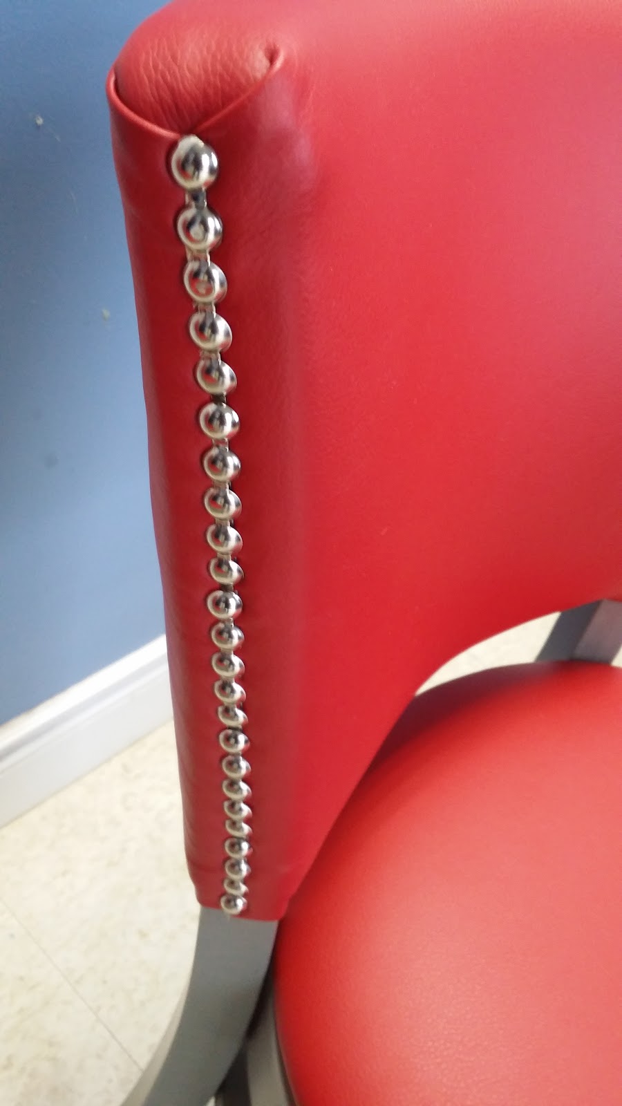Streetsville Custom Upholstery | 64 Thomas St #2, Mississauga, ON L5M 1Y7, Canada | Phone: (416) 834-1672