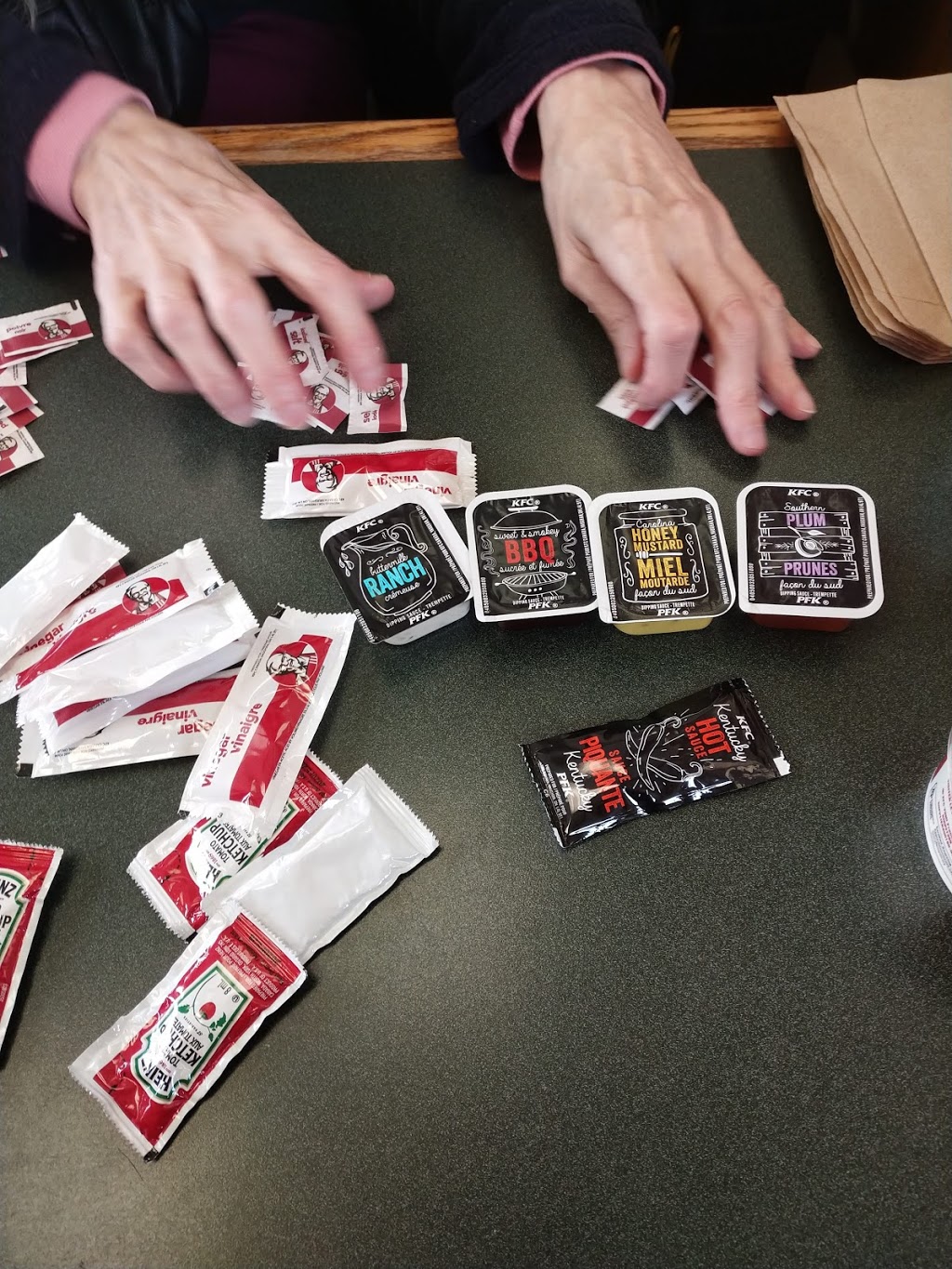 KFC | 464 Dundas St E, Belleville, ON K8N 1E9, Canada | Phone: (613) 962-2907