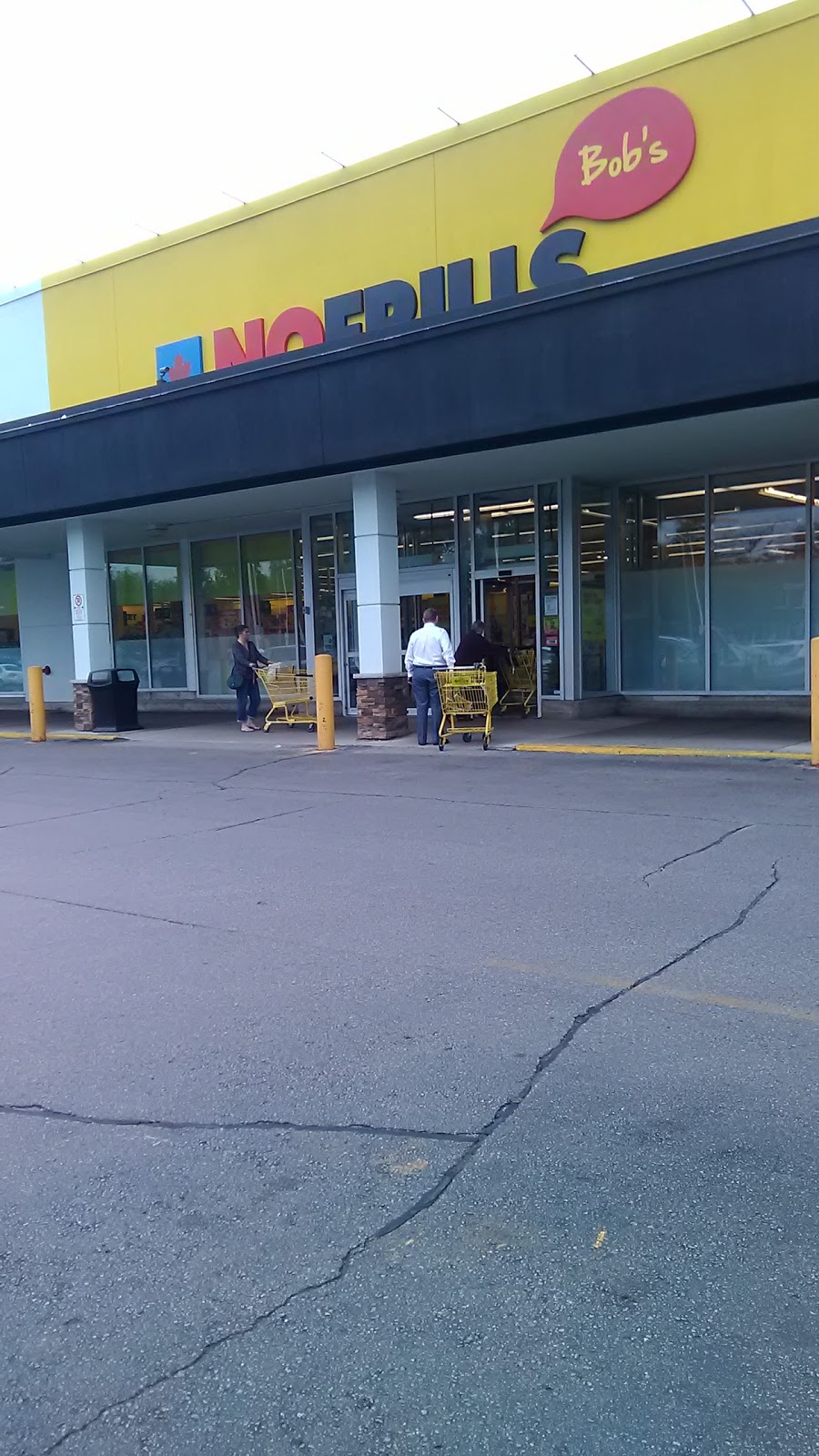 Bobs No Frills | 571 Brant St, Burlington, ON L7R 2G6, Canada | Phone: (866) 987-6453
